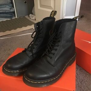 Dr. Martens Pascal Virginia Leather Boot Black